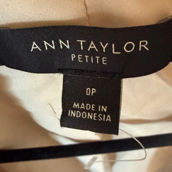 Ann Taylor Women's Beige Blazer NWOT - Picture 2 of 3